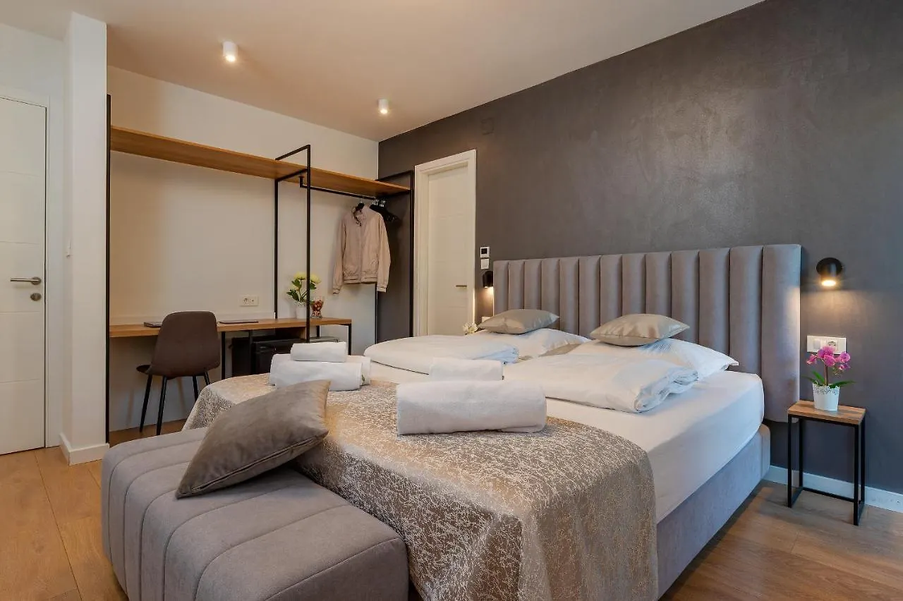 Seven Seas Residence Split
