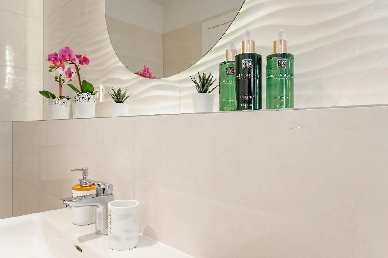 Seven Seas Residence Split
