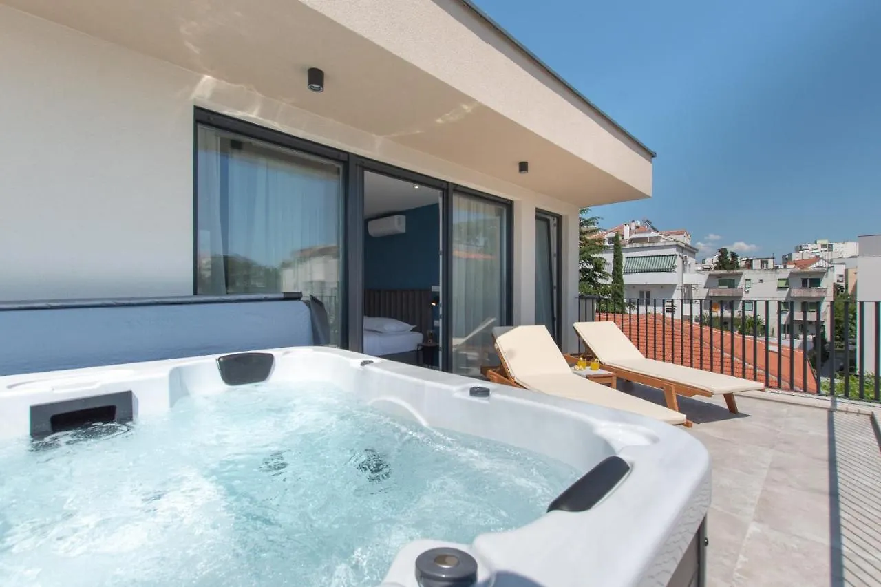 Seven Seas Residence Split