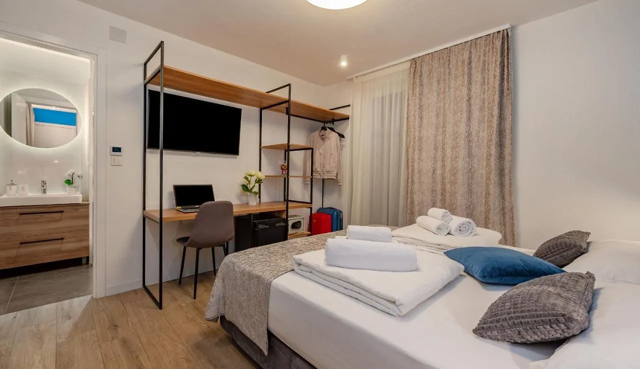 Seven Seas Residence Split