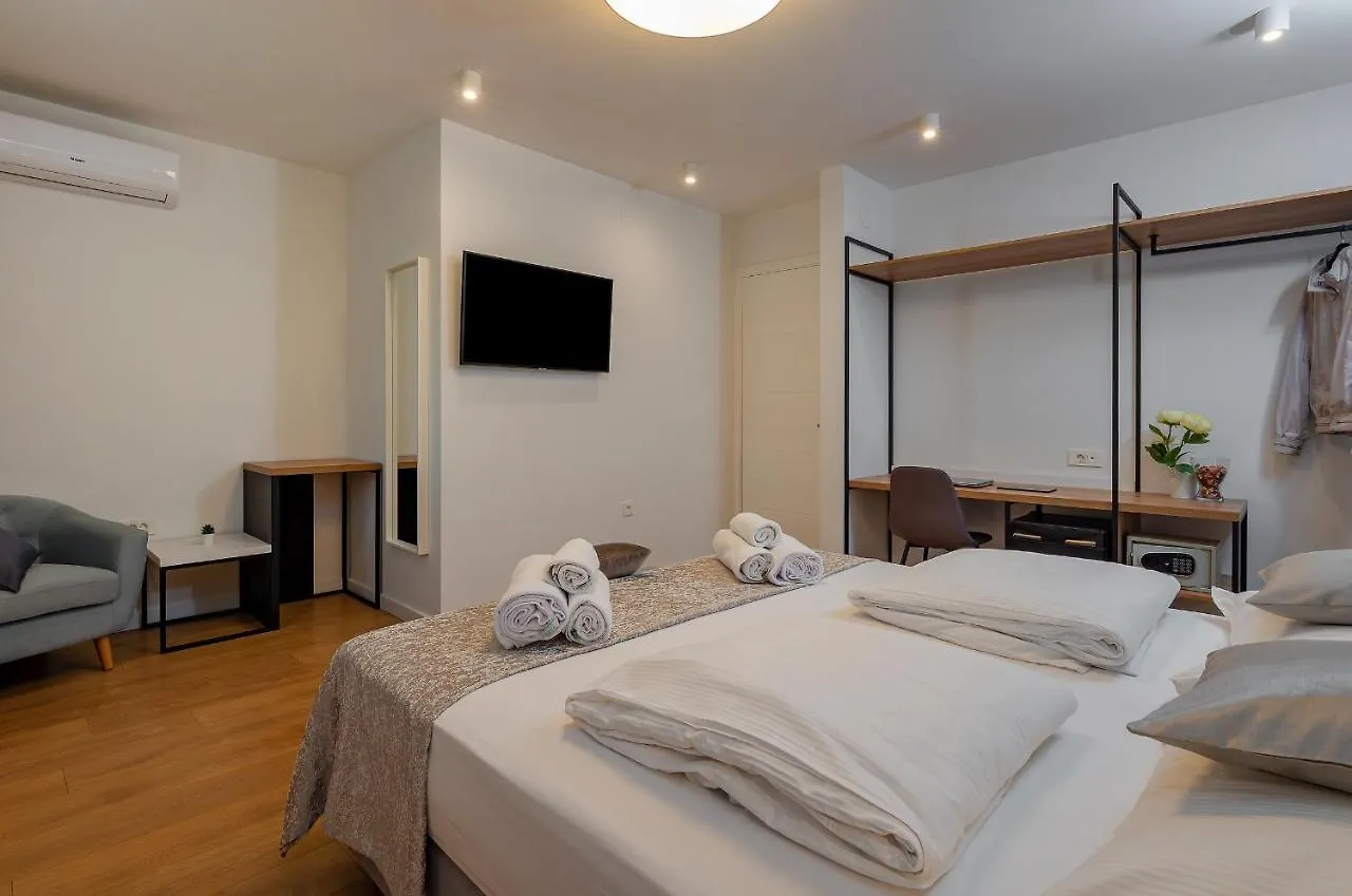 Seven Seas Residence Split