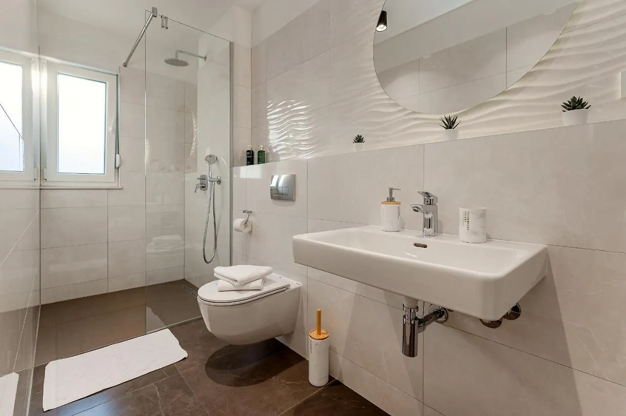 Seven Seas Residence 4*, Split