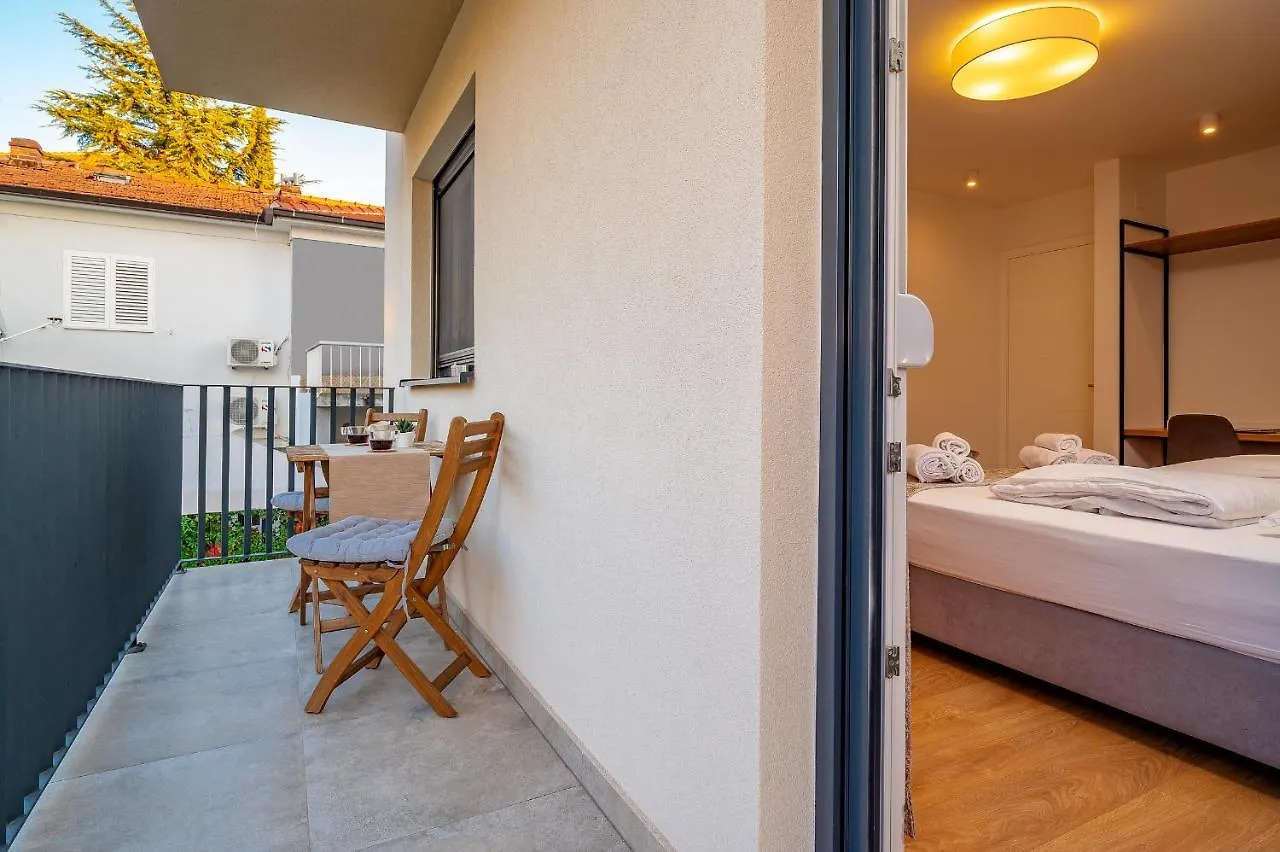 Seven Seas Residence krevet i doručak