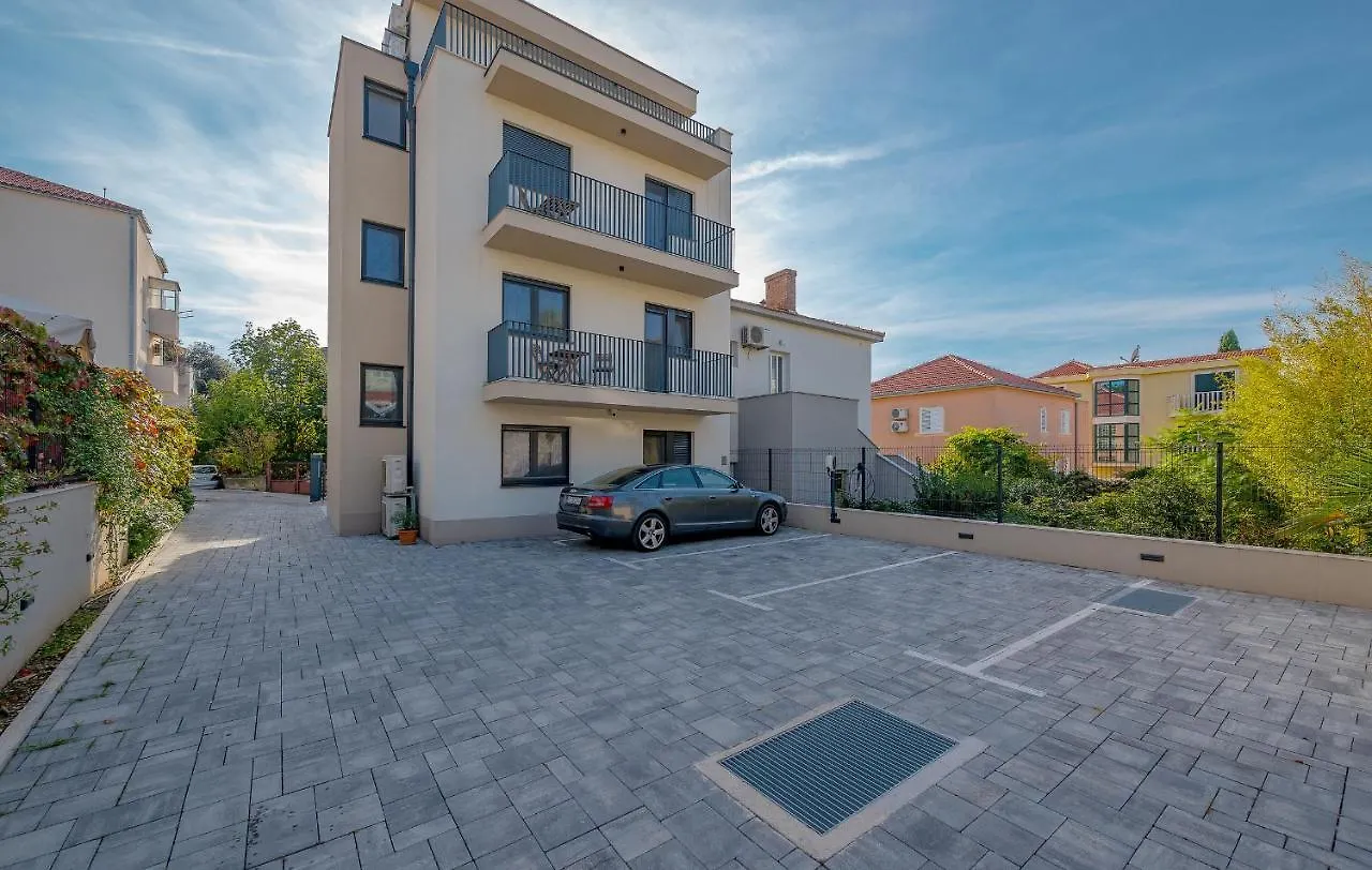 Seven Seas Residence Split Bed & Breakfast