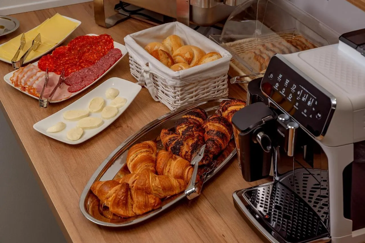 Seven Seas Residence Split Bed & Breakfast